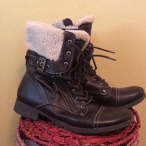 5 for $20🔥 Guess brown lace up boots combat boots